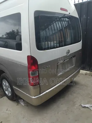 Toyota HiAce 2009 White