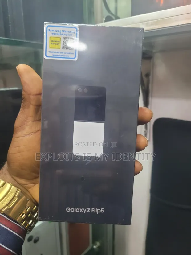 New Samsung Galaxy Z Flip 5 512GB Black - 1