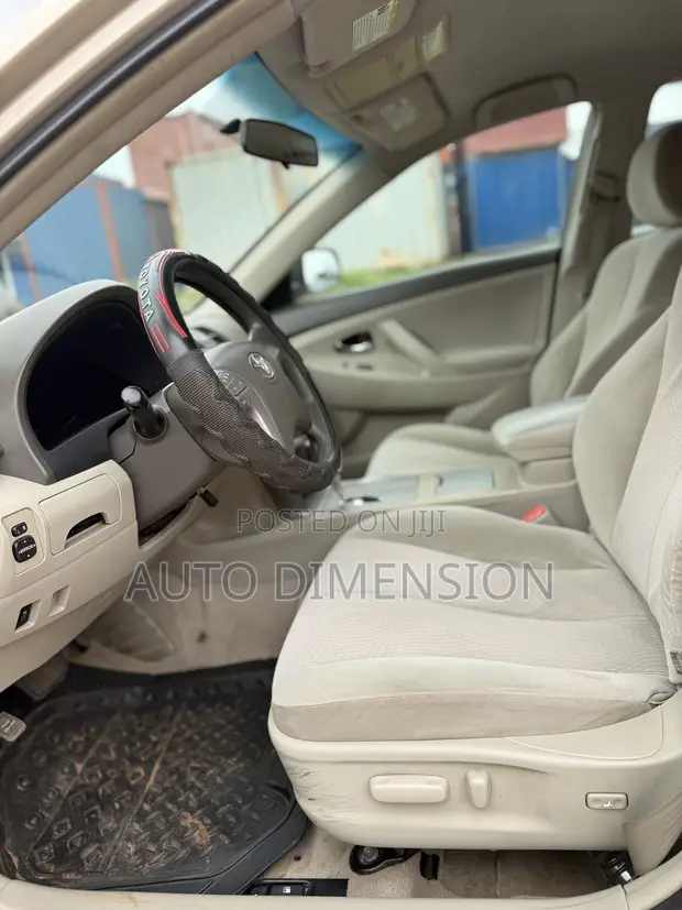 2011 Toyota Camry LE Gold - 1