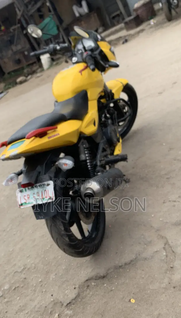 Bajaj Pulsar 220 F 2025 Yellow - 1