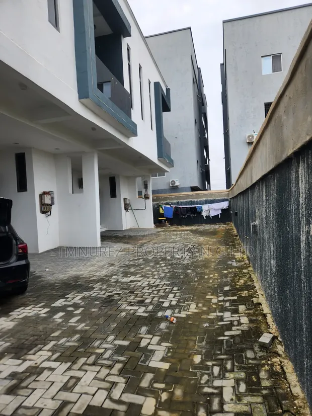 4 Bedroom Duplex don haya a Chevron - 1