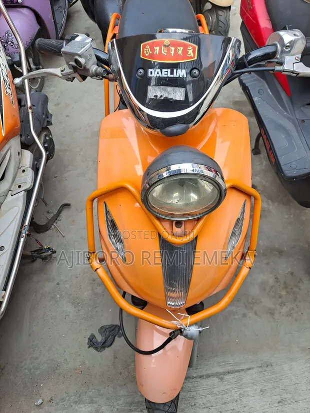 Daelim Bonita 50 Scooter 2015 Orange - 1