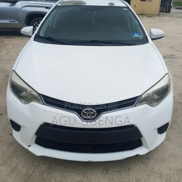 Toyota Corolla 2014 White - 1