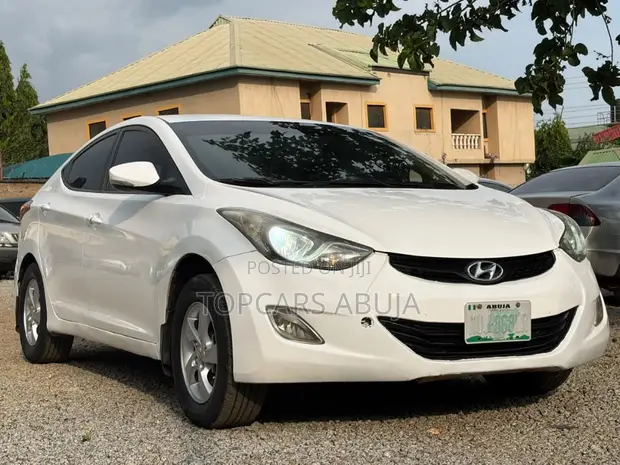 Hyundai Elantra 2012 Fari - 1