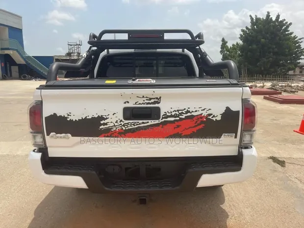 2022 Toyota Tacoma White - 1