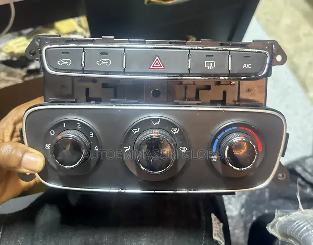 Kia Sorento Climate Control Panel (2013-2015) - 1