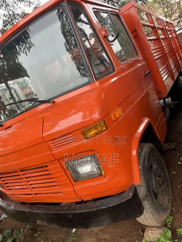 Mercedes-Benz 608 Dump Truck - 1