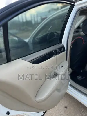 Toyota Avalon XL 2004 White