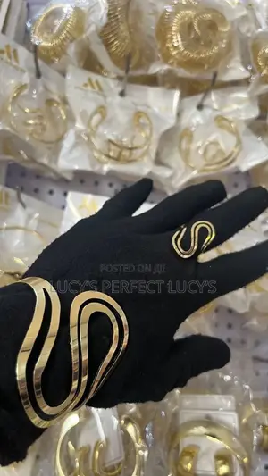 Lucy's Perfect Aesthetic: Bangles, Bracelets, Necklaces, Rings & Kayayyakin Aure