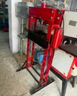 Heavy-Duty 30 Ton Hydraulic Press - 1