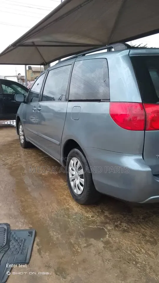 Toyota Sienna 2006 Blue - 1
