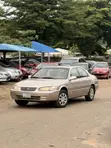 Toyota Camry LE 2000 Zinariya - 3