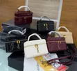 Karamin Jakar Hannu ta YSL a Cikin Akwati - 4