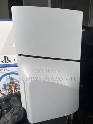 PS5 Slim 1TB Console tare da Wasanni 3 & Controllers 2