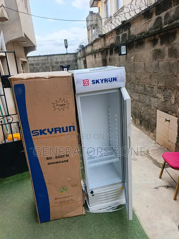 Skyrun SC-228FN Retail Showcase Chiller - 1