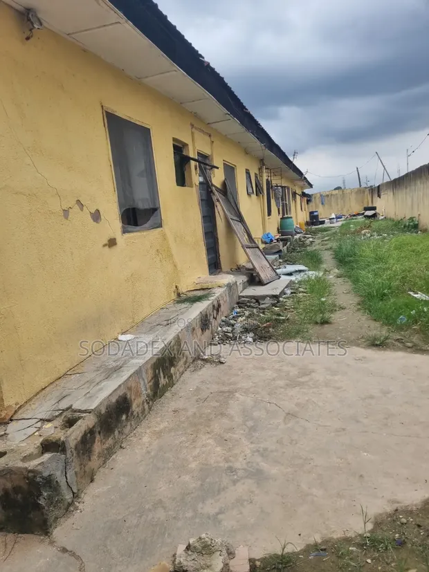 Bungalow 8 Dakuna Don Siyarwa a Ifako-Gbagada - 1