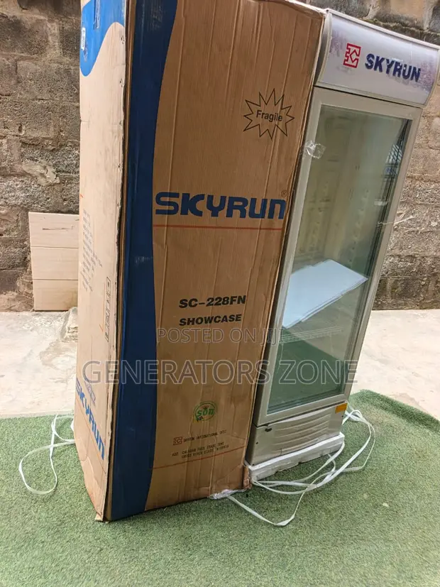 Skyrun SC-228FN 228L Showcase Chiller - 1