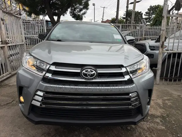 2014 Toyota Highlander Limited SUV - Silver - 1
