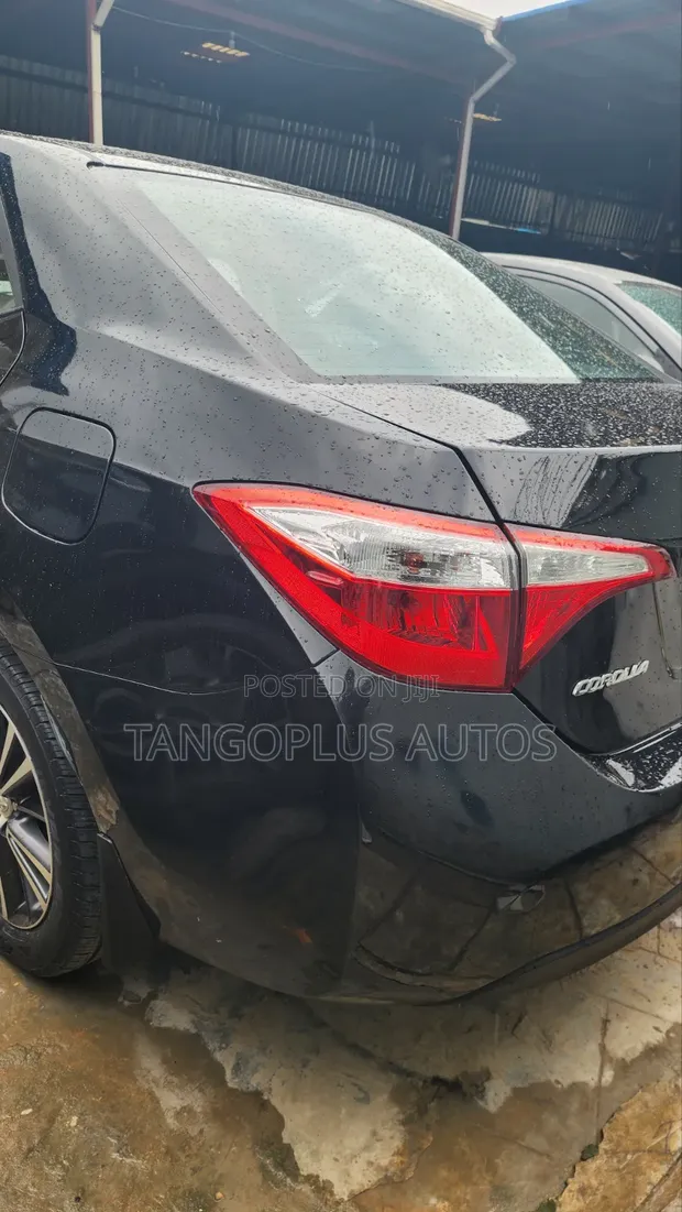 Toyota Corolla 2016 Black - 1
