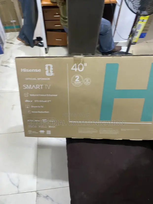Hisense 40-Inch Modern LED Smart TV - 1