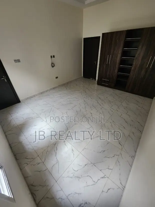 Gidan Kwana 1-Bedroom da za a Raba a Peaceville Estate, Lekki don Hayarwa - 1