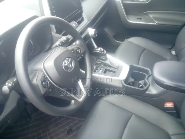 Toyota RAV4 XLE Premium 2021 Fari - 1