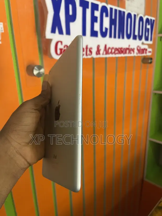 Apple iPad mini 3 64GB Silver - 1