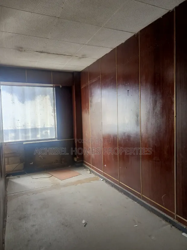 Wurin Aiki na murabba'i 45 don haya, Lagos Island - 1