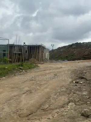 1000sqm Estate Plot don yi gida 6 na 3 Bedroom Flats (CofO)