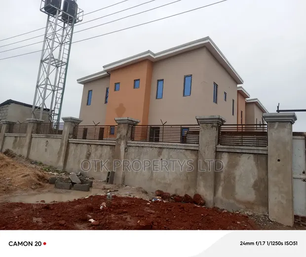 2 Bedroom Block of Flats na Siyarwa a Military Pension, Kubwa - 1