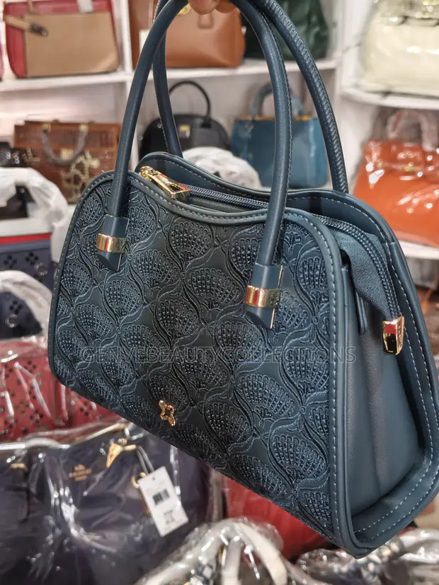Kyakyawan Chris Bella Handbag - Baki, Azurfa, Mai Maki - 1