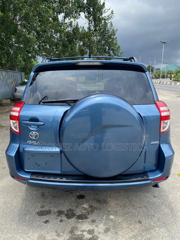 2013 Toyota RAV4 XLE AWD - 1