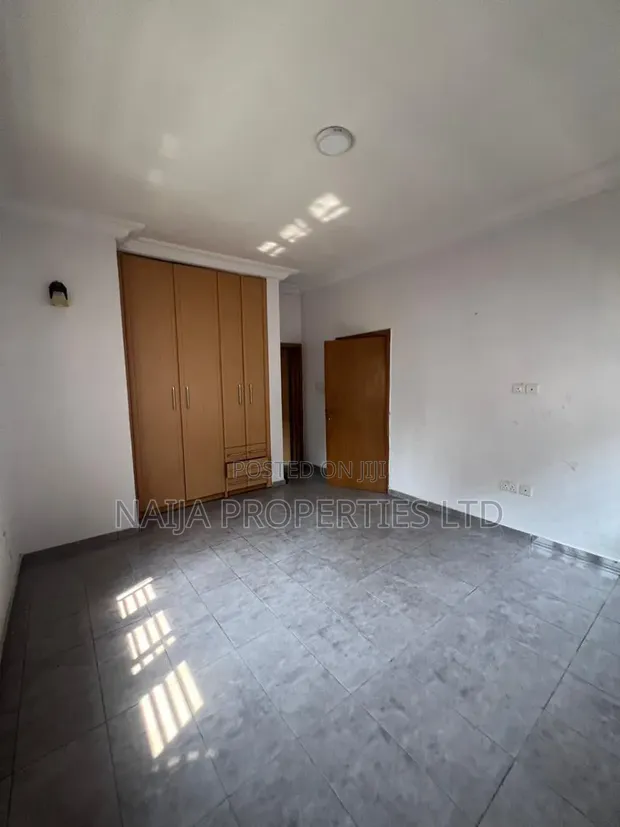 4 Bedroom Townhouse/Terrace a siyarwa a Ikate - 1