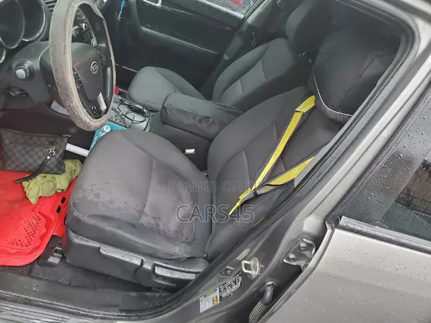 Kia Sorento 2012 Grey SUV - 1