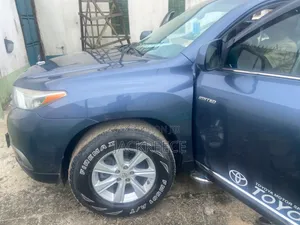 Toyota Highlander 2013 Blue