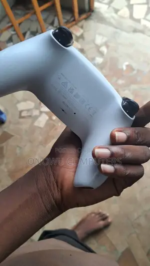 Amfani da Sony PlayStation 5 DualSense Controller
