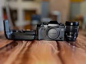 Fujifilm X-T3 Mirrorless Camera with 18-55mm Kit Lens & Battery Grip
