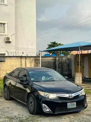 2012 Toyota Camry LE 2.5L Sedan - Black