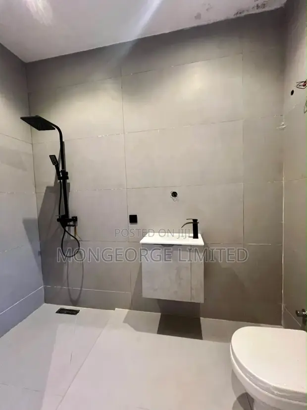 2 Bedroom Apartment da BQ Sayarwa a Lekki Phase 1 - 1