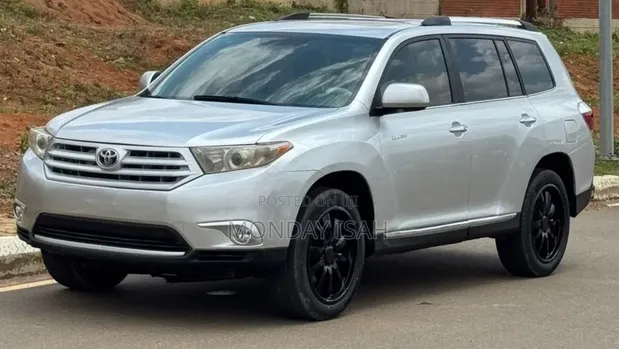 Toyota Highlander SE 2011 Silver - 1