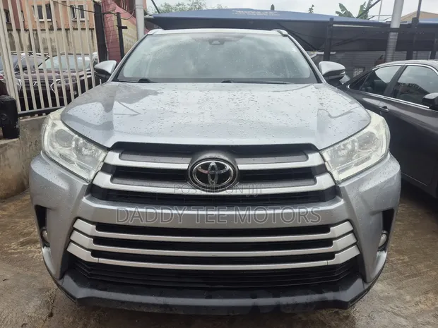 2018 Toyota Highlander XLE 4x4 V6 Beige - 1