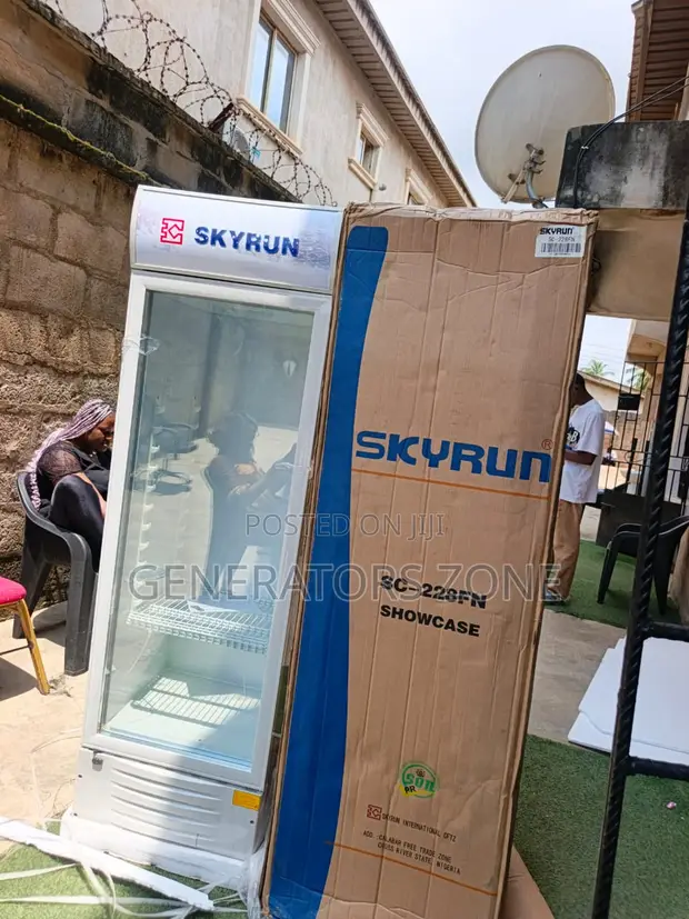 Skyrun 228L Glass Front Commercial Chiller - 1