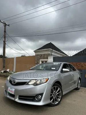 2014 Toyota Camry SE Sedan