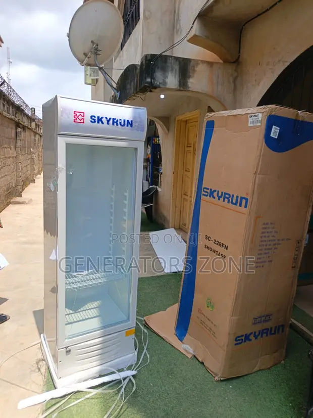 Skyrun SC-228FN 228L Glass Beverage Chiller Cabinet - 1