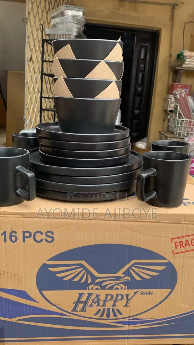 16-Piece Black Dinner Set - 1