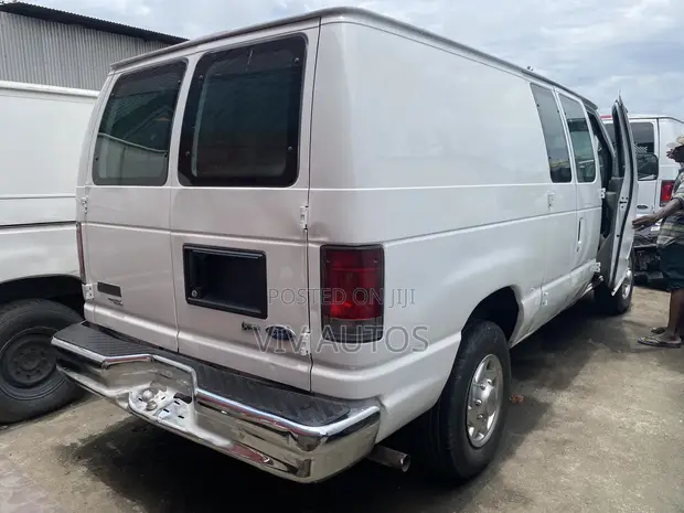 Ford E250 2013 White - 1