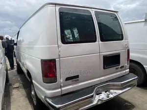 Ford E250 2013 Fari