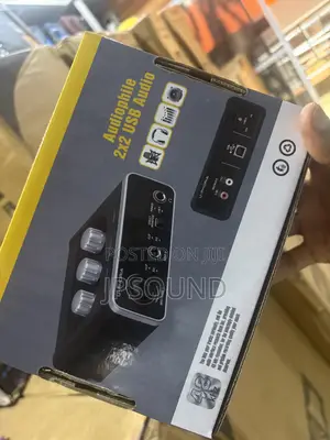 Behringer U-Phoria UM2 Soundcard