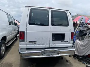 Ford E250 2012 Fari