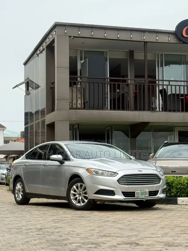 Ford Fusion 2015 Launin Azurfa - 1